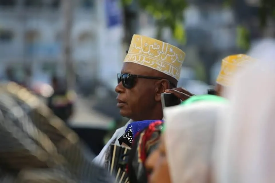 Al-Fajr Quotidien — Prière empêchée pour Sambi : Une atteinte aux libertés fondamentales dénoncée